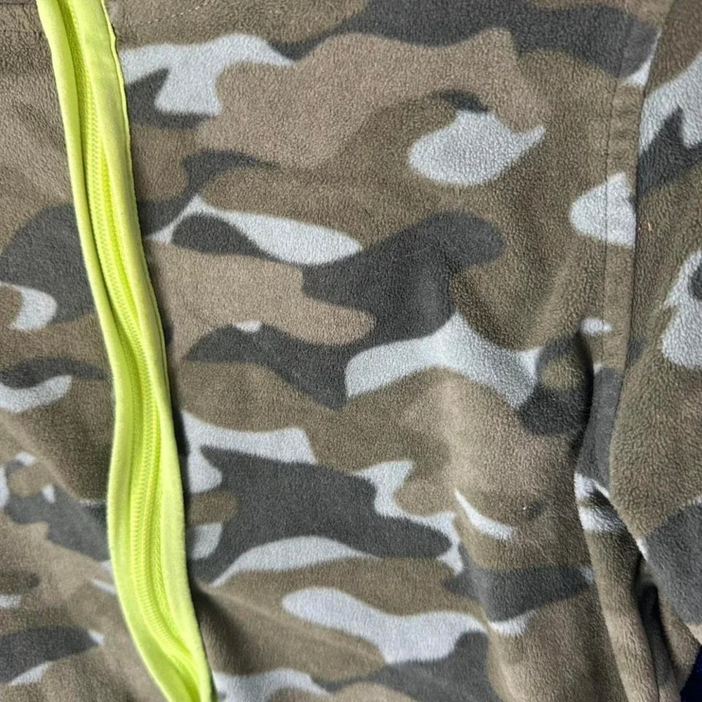 Oshkosh camo green and black hoodie #camo #zipup‎